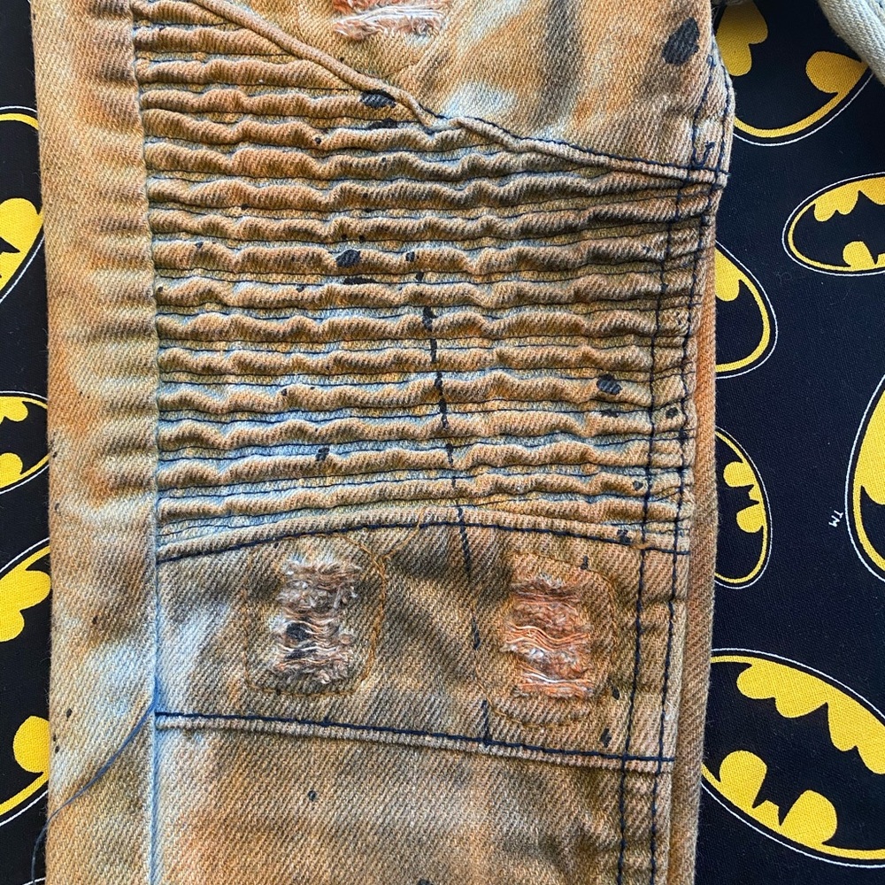 Distressed Jeans - Picture 2 of 6